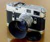 M41228815+Nikkon50-1.4-317956flatHEAVYonM+hood.jpg (81495 byte)